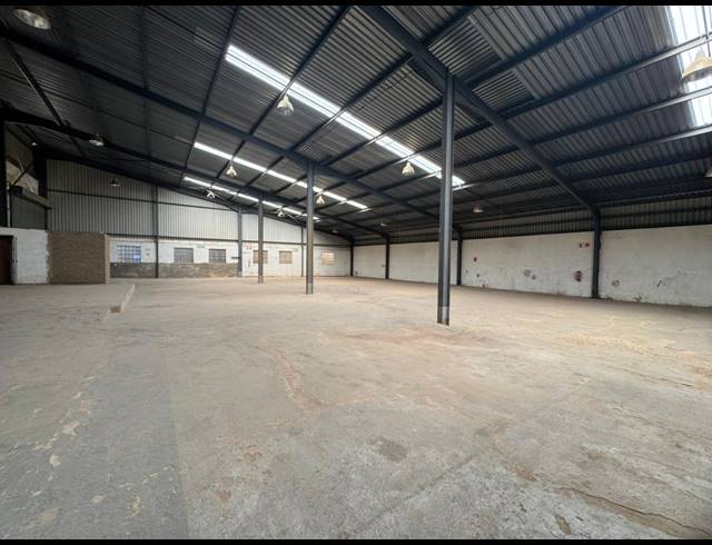 1,400M² WAREHOUSE FOR SALE IN LEA GLEN